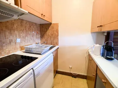Cuisine ou kitchenette dans l'établissement Résidence Grand Tichot B - 2 pièces au dessus du sherpa MAE-6780