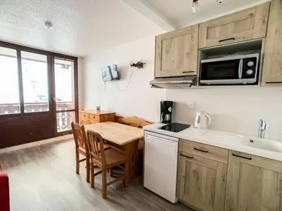 Cuisine ou kitchenette dans l'établissement Résidence Rond Point Des Pistes B - Studio lumineux·Proche des pistes et des commerces MAE-6792