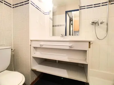 Salle de bains dans l'établissement Résidence Rond Point Des Pistes C - Studio·Proche des pistes·Balcon MAE-6804