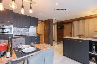 Cuisine ou kitchenette dans l'établissement LES CHENEVERS