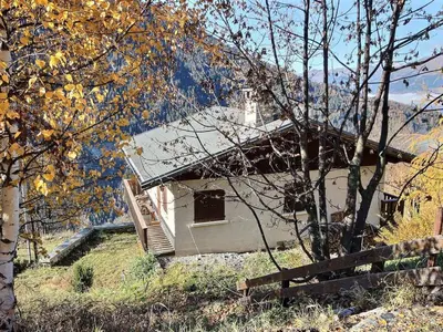 Plan de l'établissement Chalet pour 10 pers, 5 pièces, parking, calme à la montagne - FR-1-411-683
