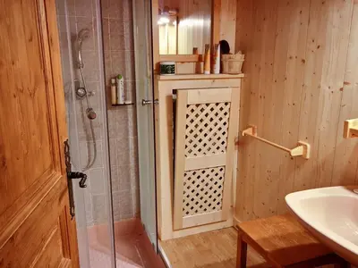 Plan de l'établissement Chalet pour 10 pers, 5 pièces, parking, calme à la montagne - FR-1-411-683