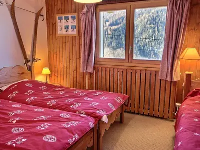 Plan de l'établissement Chalet pour 10 pers, 5 pièces, parking, calme à la montagne - FR-1-411-683