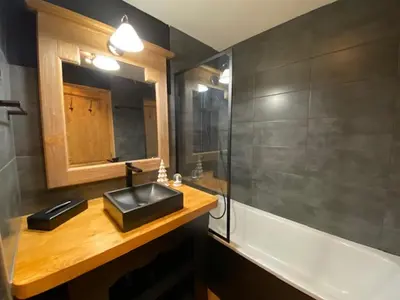 Salle de bains dans l'établissement Appartement de Standing - ARC 1950 - 6 personnes - départ et retour à skis