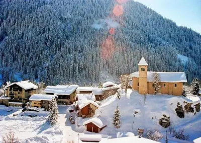 L'établissement Les Chalets du Bouquetin - Martre en hiver