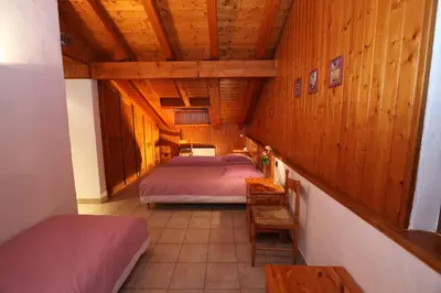 Un ou plusieurs lits dans un hébergement de l'établissement Les Chalets du Bouquetin - Marmotte