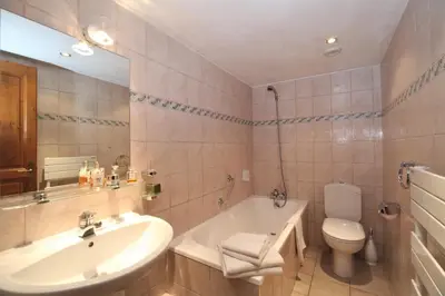 Salle de bains dans l'établissement Les Chalets du Bouquetin - Lynx