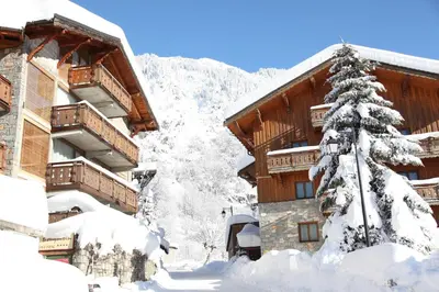L'établissement Les Chalets du Bouquetin - Loir en hiver