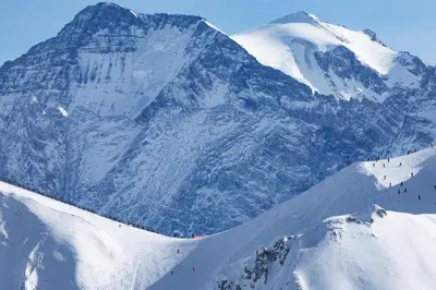 Vue générale sur la montagne ou vue sur la montagne depuis l'appartement