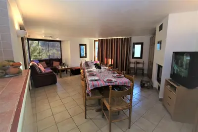 Télévision ou salle de divertissement dans l'établissement Les Chalets du Bouquetin - Ecureuil