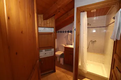 Salle de bains dans l'établissement Les Chalets du Bouquetin - Blaireau