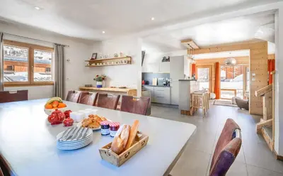 Cuisine ou kitchenette dans l'établissement Madame Vacances Chalet Acajuma