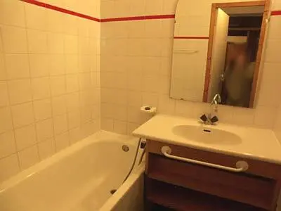 Salle de bains dans l'établissement Val-d'Isère - 2 pièces + cabine au pied des pistes