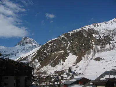 Vue générale sur la montagne ou vue sur la montagne depuis l'appartement