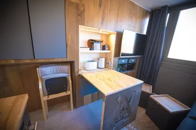 Cuisine ou kitchenette dans l'établissement Superbe -Appartement 2 personnes - Tignes le Lac - 813 - Le Palafour