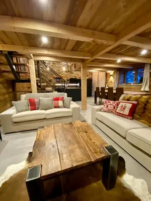 Coin salon dans l'établissement chalet la grange