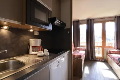 Cuisine ou kitchenette dans l'établissement Résidence Andromede - Appartement tout confort · Au pied des pistes · Vue pistes · Casier à skis MAE-3586