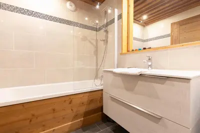 Salle de bains dans l'établissement BAMBOO - Joli T3 aux pieds des pistes