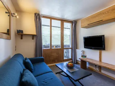 Télévision ou salle de divertissement dans l'établissement Studio Rond Point des Pistes - Val Claret-13 by Interhome