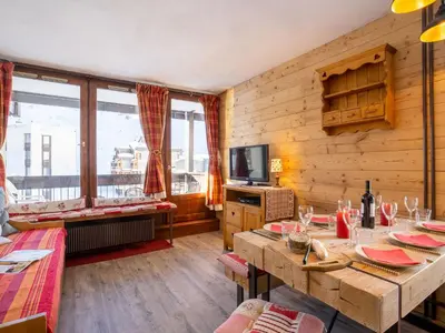 Télévision ou salle de divertissement dans l'établissement Apartment Le Prariond - Val Claret-12 by Interhome