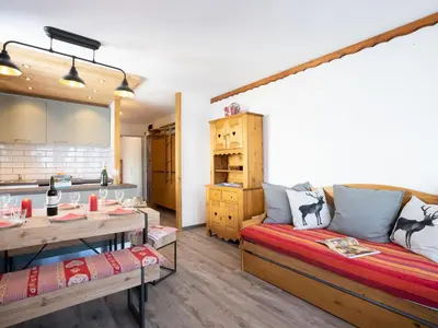 Un ou plusieurs lits dans un hébergement de l'établissement Apartment Le Prariond - Val Claret-12 by Interhome
