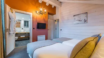 Télévision ou salle de divertissement dans l'établissement Chalet Hugo by Les Etincelles