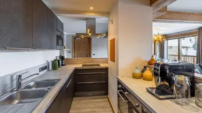 Cuisine ou kitchenette dans l'établissement Chalet Juliette by Les Etincelles