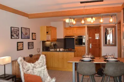 Cuisine ou kitchenette dans l'établissement Appartement Standing 5* Arc 1950