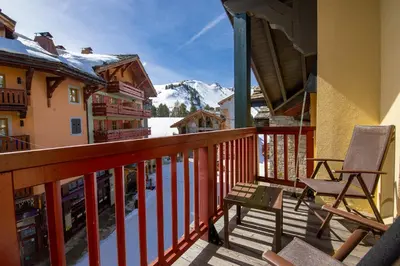 Balcon ou terrasse dans l'établissement Arc 1950 - Charmant appartement 2-4 personnes dans résidence hôtelière