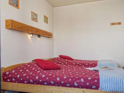 Un ou plusieurs lits dans un hébergement de l'établissement Apartment Les Tommeuses - Val Claret-24 by Interhome