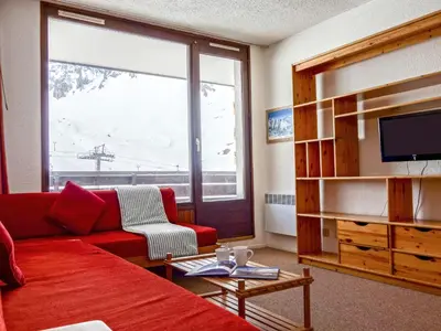 Télévision ou salle de divertissement dans l'établissement Apartment Les Tommeuses - Val Claret-24 by Interhome