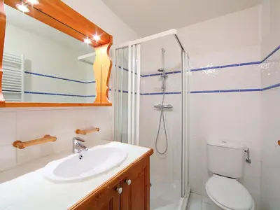 Salle de bains dans l'établissement Apartment Ecrin des Neiges - Val Claret-1 by Interhome