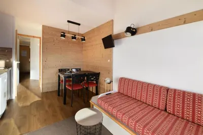 Coin salon dans l'établissement Résidence Callisto - Appartement rénové · Accès direct aux pistes · Vue pistes MAE-3768