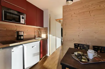 Cuisine ou kitchenette dans l'établissement Résidence Callisto - Appartement rénové · Accès direct aux pistes · Vue pistes MAE-3768