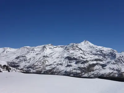 Vue générale sur la montagne ou vue sur la montagne depuis l'appartement