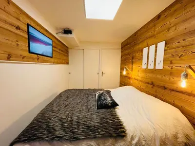 Un ou plusieurs lits dans un hébergement de l'établissement Moderne 3 pièces calme pour 4-5 personnes avec wifi à Tignes - FR-1-641-84