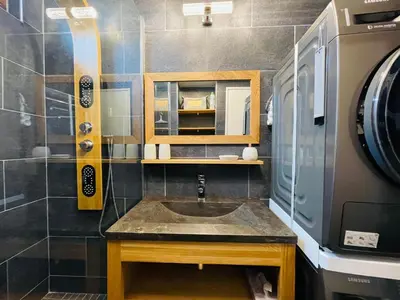 Salle de bains dans l'établissement Moderne 3 pièces calme pour 4-5 personnes avec wifi à Tignes - FR-1-641-84
