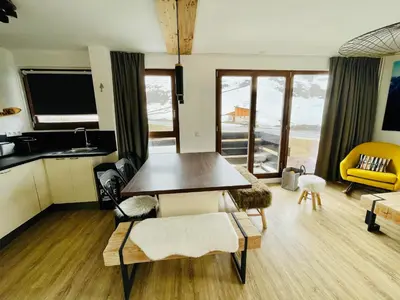 Cuisine ou kitchenette dans l'établissement Moderne 3 pièces calme pour 4-5 personnes avec wifi à Tignes - FR-1-641-84