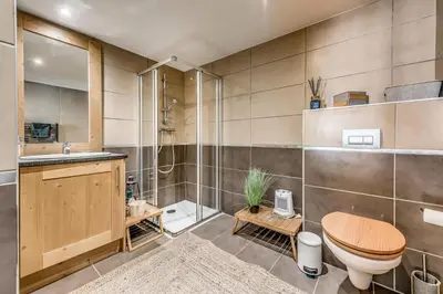 Salle de bains dans l'établissement Résidence Les Balcons EtoilÉs - Appartement 4 au pied des pistes MAE-4224