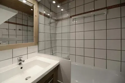 Salle de bains dans l'établissement Résidence Agate - Agréable studio divisible · Accès direct aux pistes · Vue pistes · Casier à skis MAE-8294