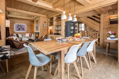 Coin salon dans l'établissement Madame Vacances Chalet Davos