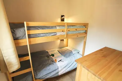 Un ou plusieurs lits dans un hébergement de l'établissement L'Alpin- Appartement 2ch au pied des pistes- tarif lits faits et linge de toilette compris