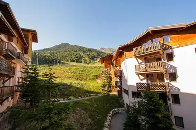 Vue générale sur la montagne ou vue sur la montagne depuis l'appartement
