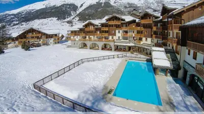 Vue générale sur la montagne ou vue sur la montagne depuis l'appartement