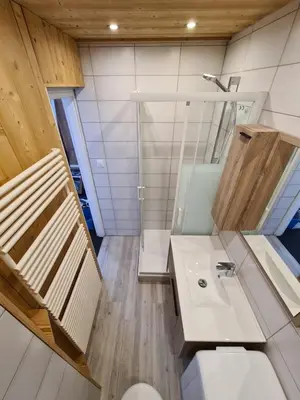 Salle de bains dans l'établissement MyHome - Curling B35 - Beau studio cabine refait à neuf 4pax - Val Claret