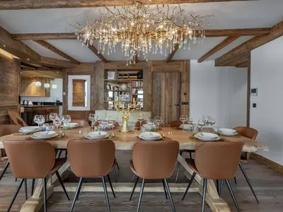 Boissons dans l'établissement Appartement élégant avec jacuzzi à Val-d'Isère - 4 chambres en suite, proche piste de Bellevarde - FR-1-567-87