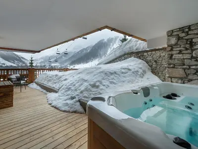 L'établissement Appartement élégant avec jacuzzi à Val-d'Isère - 4 chambres en suite, proche piste de Bellevarde - FR-1-567-87 en hiver