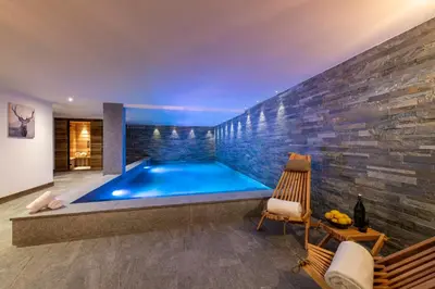 Piscine de l'établissement Grand Pré ou située à proximité