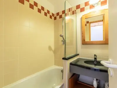 Salle de bains dans l'établissement Résidence Themis - Chaleureux appartement rénové · Accès direct aux pistes · Vue pistes MAE-3344