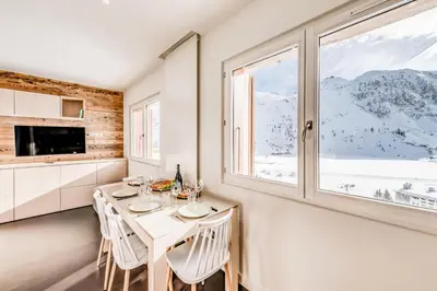 Vue générale sur la montagne ou vue sur la montagne depuis l'appartement